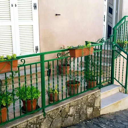 Le Colonne فندق مبيت وإفطار Montefusco