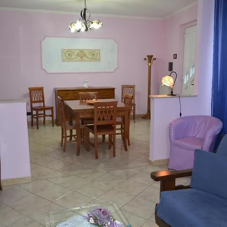 Le Colonne לינה וארוחת בוקר